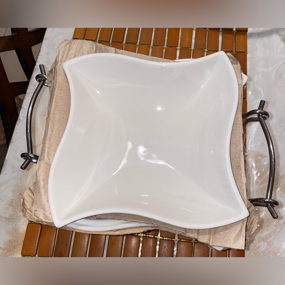 Godinger White Porcelain Baker Dish&Lid 1 Quart, w/Metal Warming Stand and Box - Picture 3 of 6